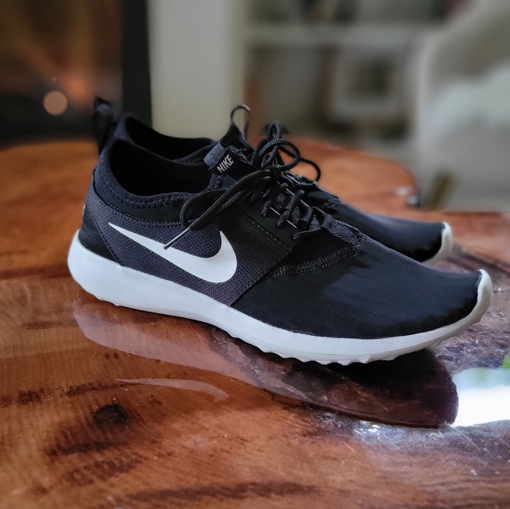 Nike Women's Juvenate Sneaker, Black/White